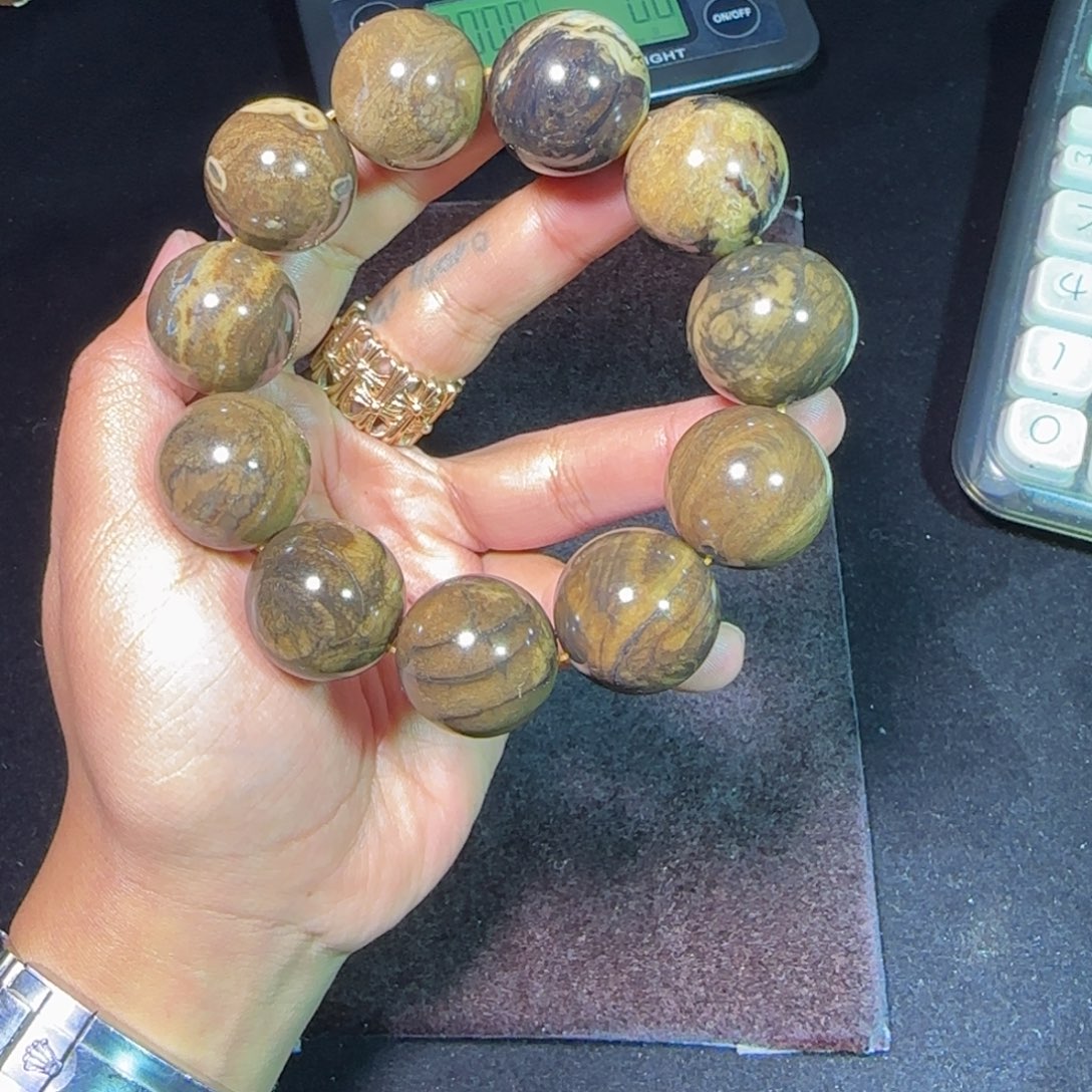 琥珀未镶嵌裸石琥珀