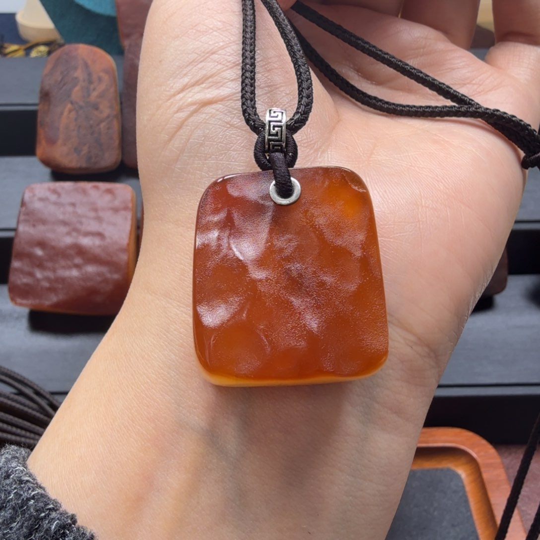 琥珀吊坠(赠链)未镶嵌