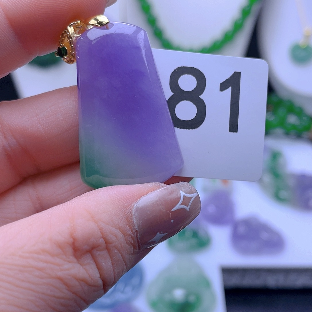 翡翠吊坠(赠链)未镶嵌