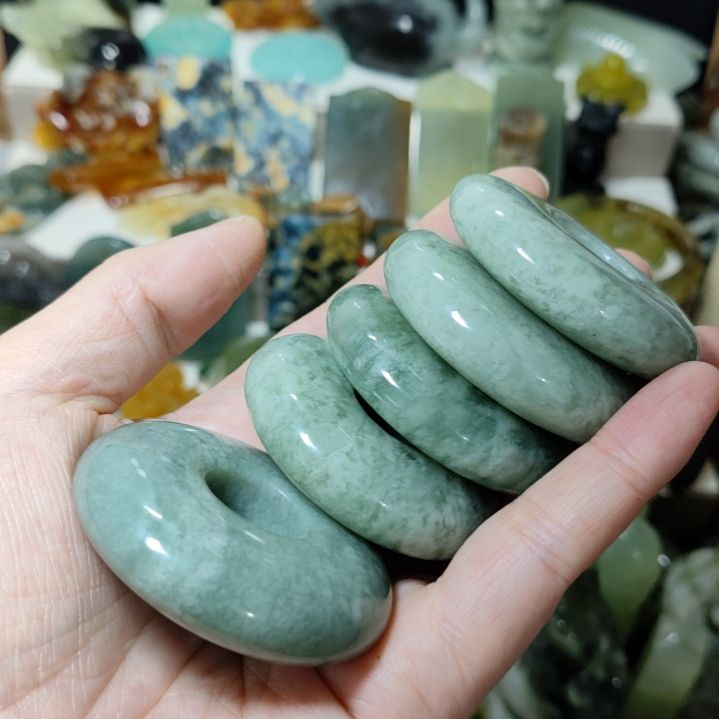 朱***言岫玉未镶嵌平安扣