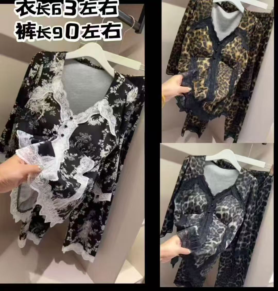 网红爆款高品质德绒豹纹秋冬V领蕾丝花边带胸垫洋气质套装50101