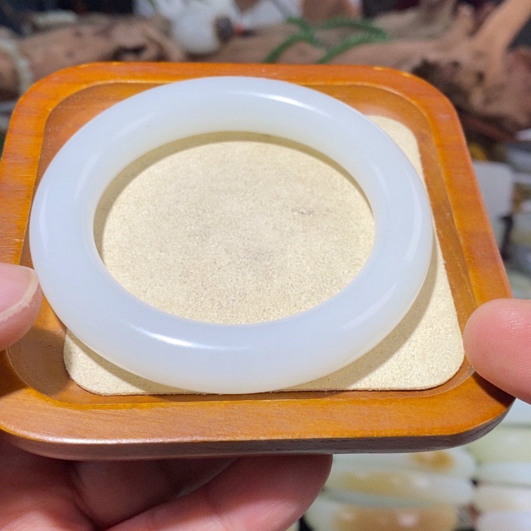 和田玉手镯未镶嵌