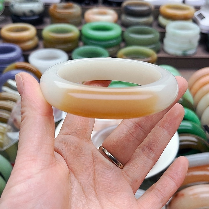 未镶嵌手镯（圆镯）石英质玉夢****