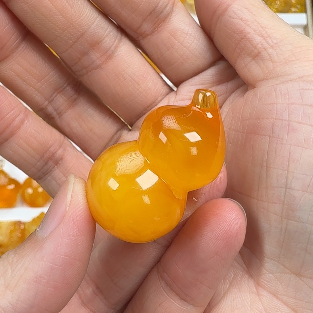 V***安蜜蜡未镶嵌颈饰蜜蜡