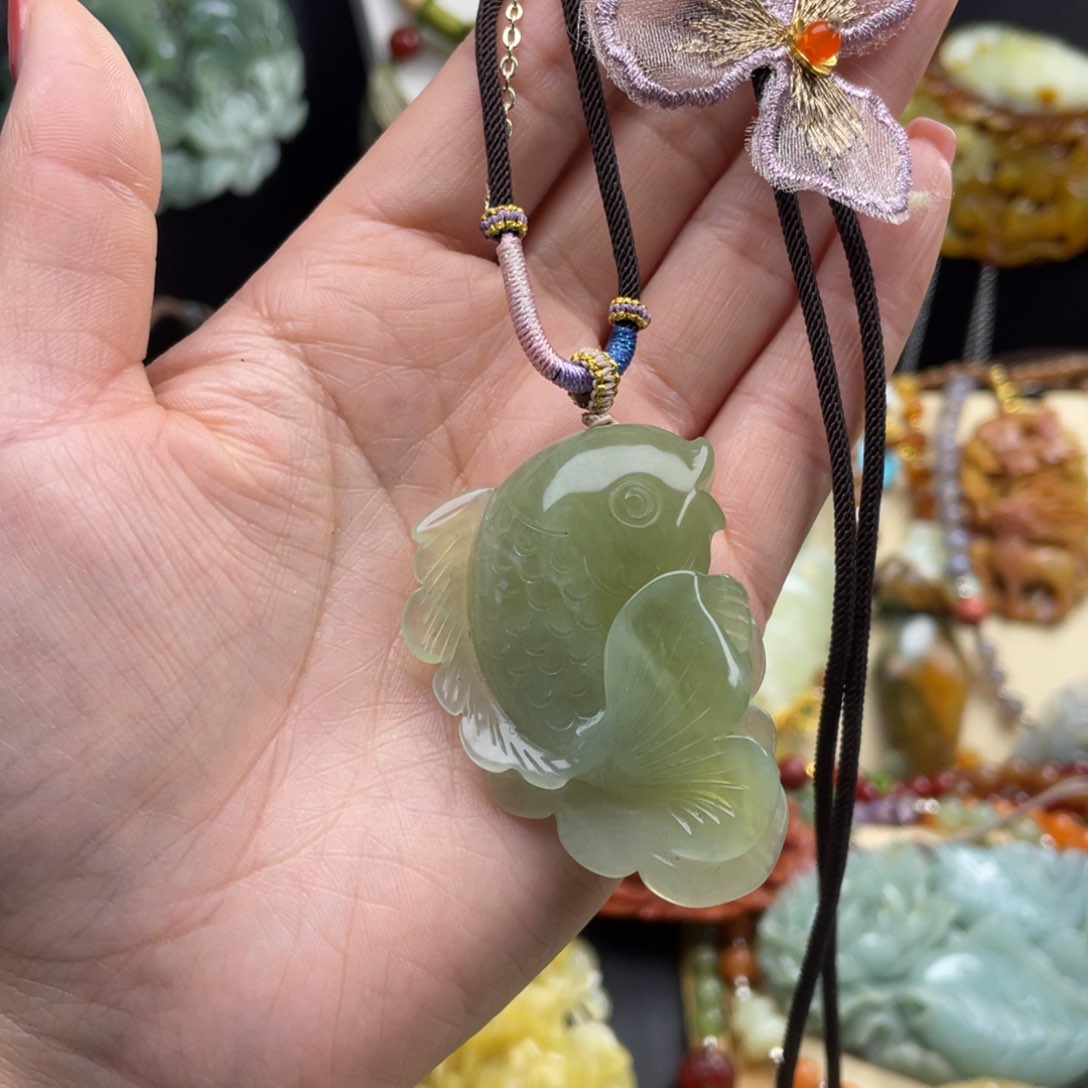 未镶嵌蛇纹石玉颈饰