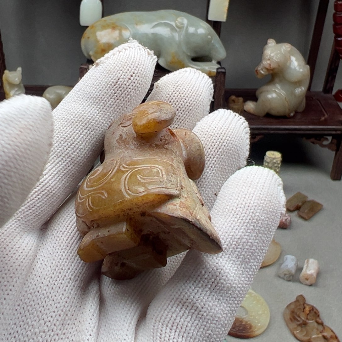 低***g和田玉未镶嵌挂件