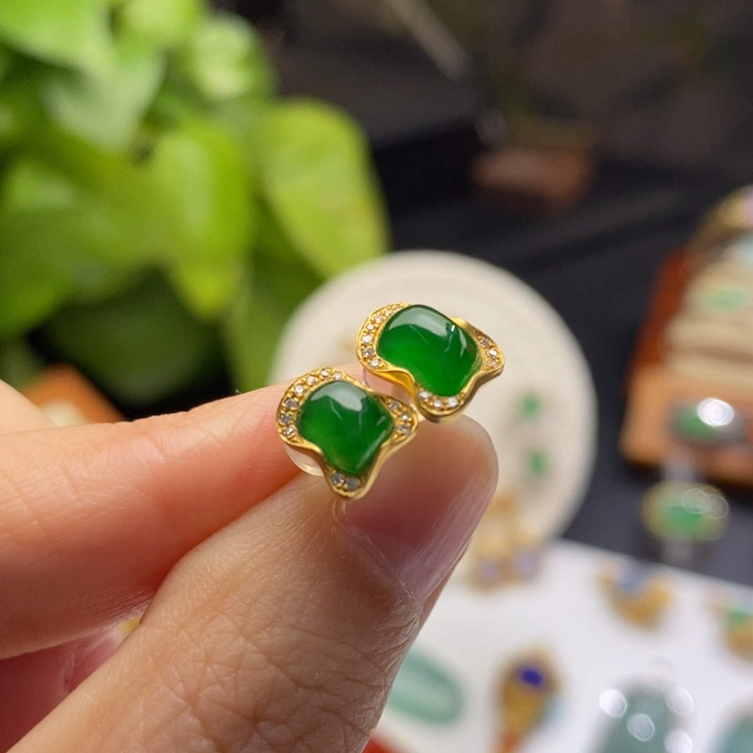 翡翠耳饰18K金镶嵌耳钉