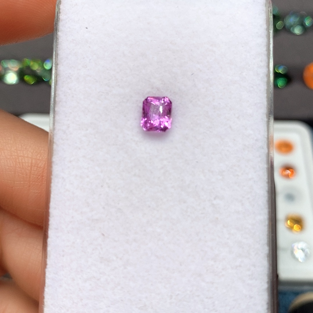 蓝宝石裸石天然无烧热粉色蓝宝石