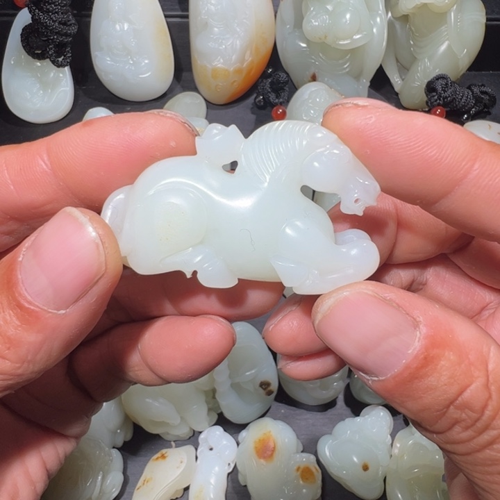 和田玉颈饰未镶嵌大*瓜