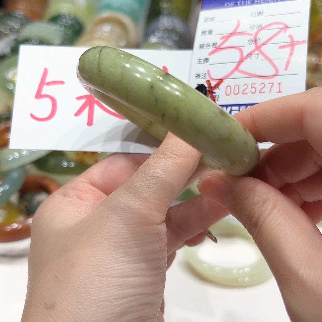 蛇纹石玉手镯未镶嵌