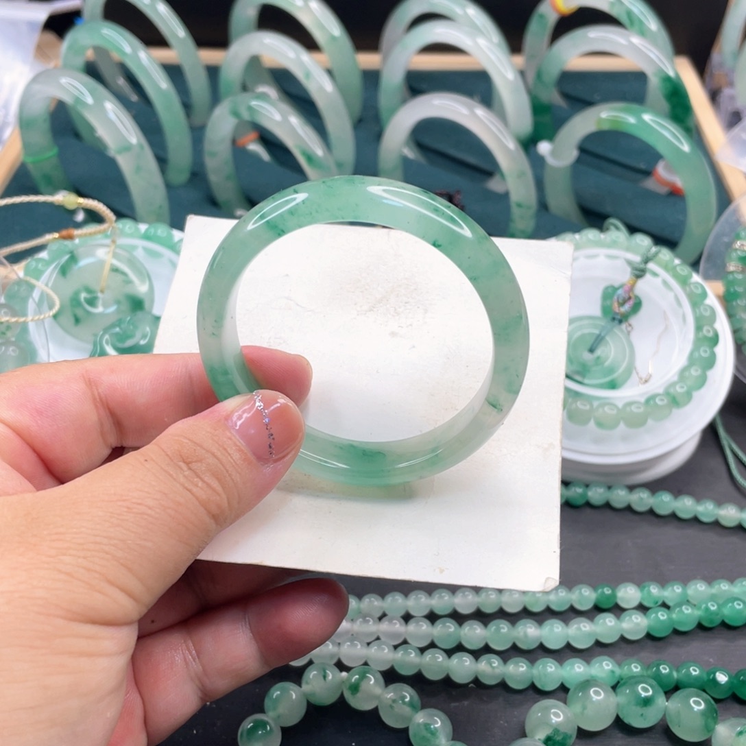 石英质玉未镶嵌手镯