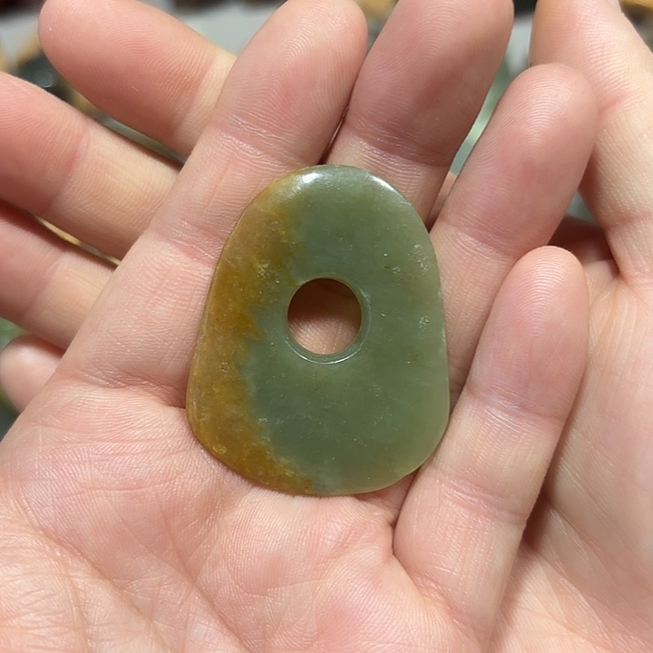 岫岩河磨玉（透闪石质玉）未镶嵌颈饰