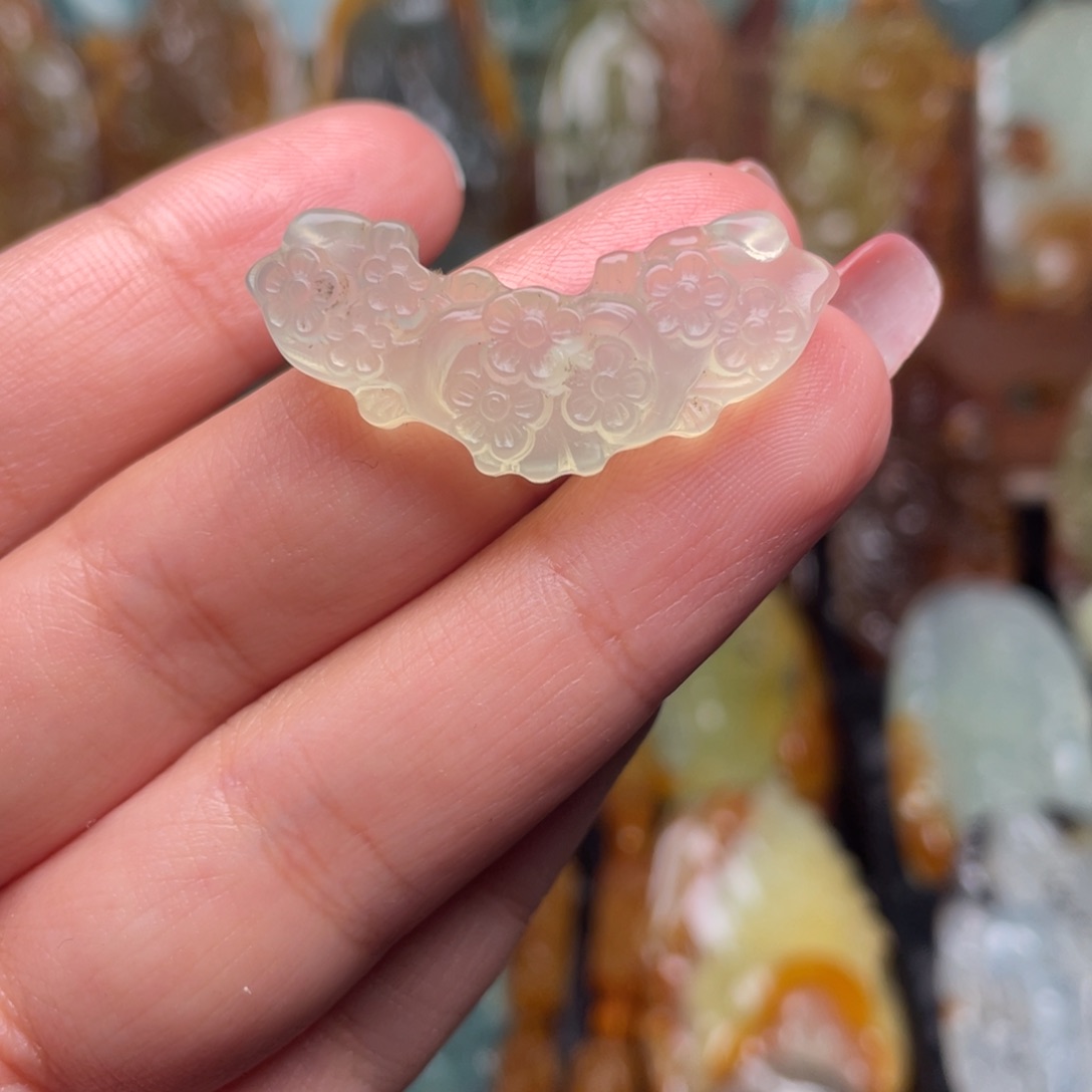 蛇纹石玉颈饰未镶嵌