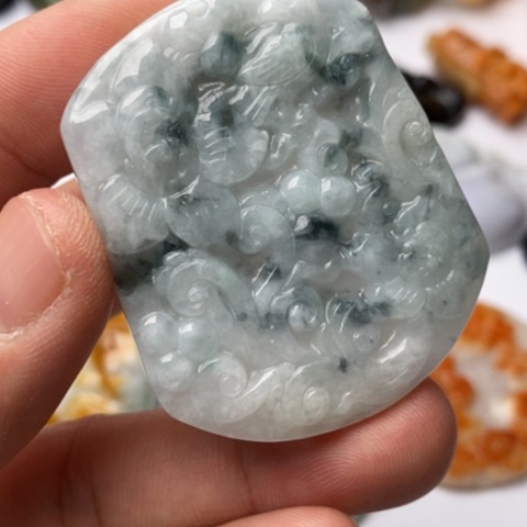 翡翠颈饰未镶嵌翡翠