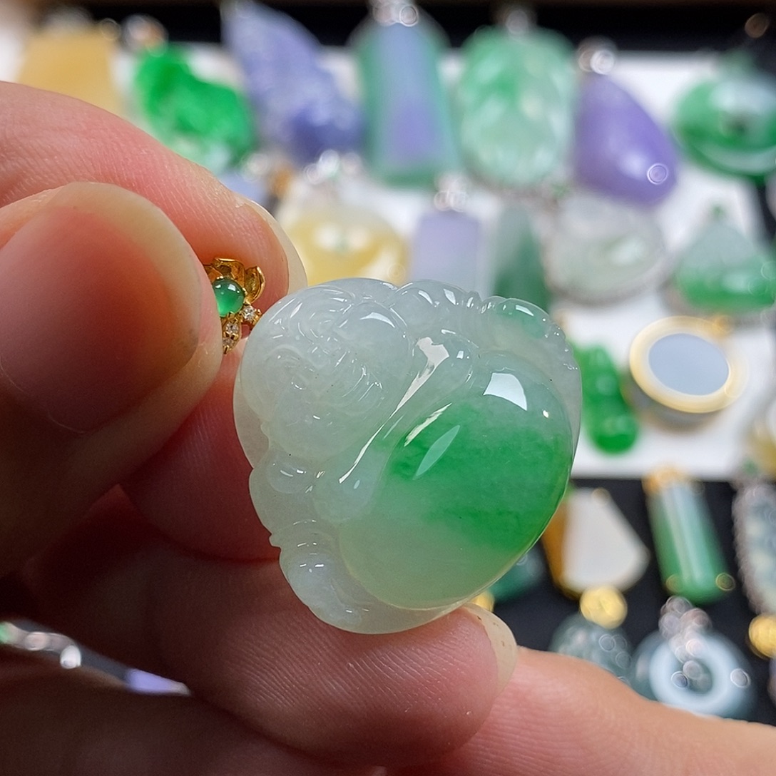 *****翡翠18K金镶嵌颈饰翡翠