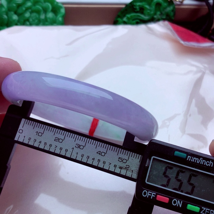 翡翠未镶嵌手镯……