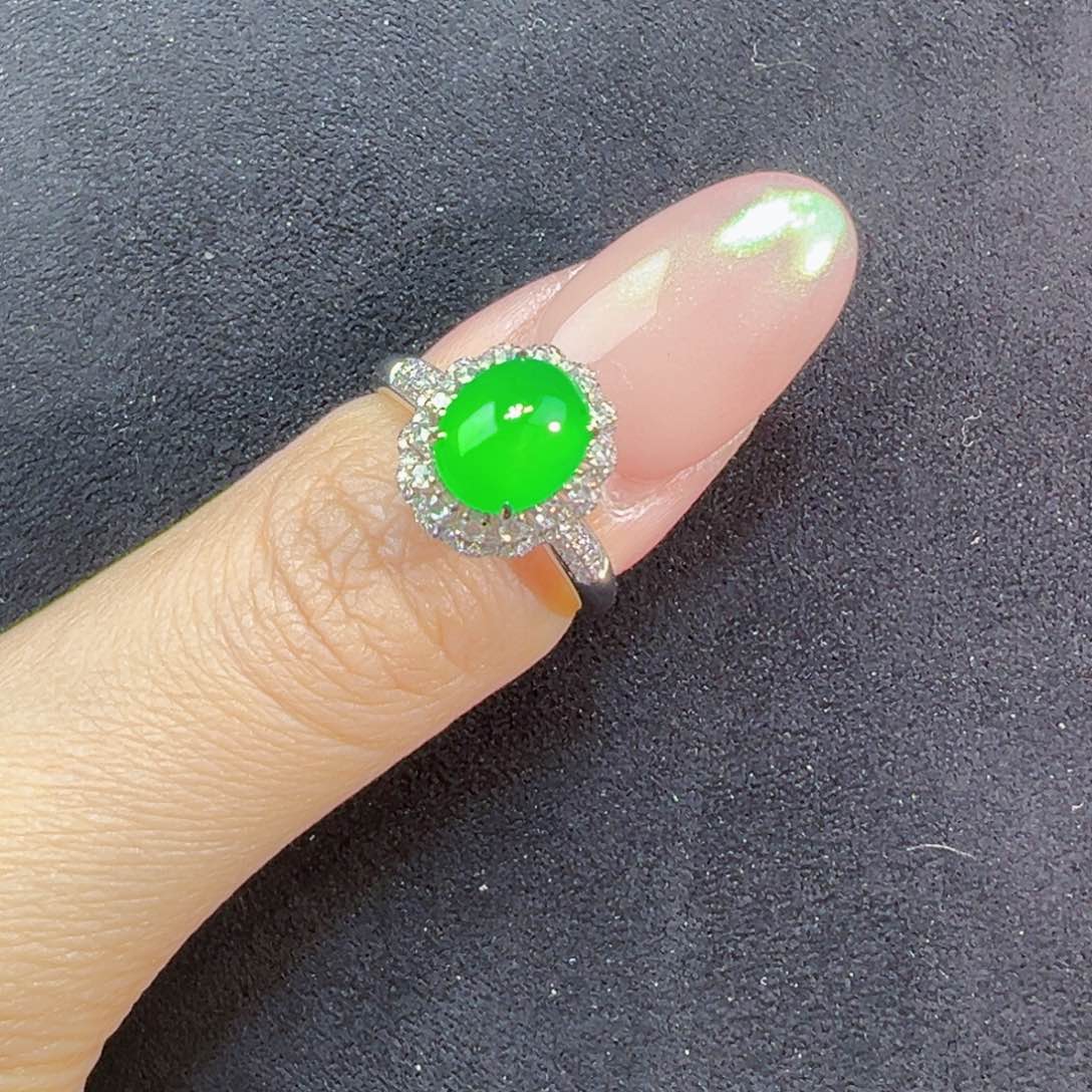 翡翠戒指18K金镶嵌蛋面