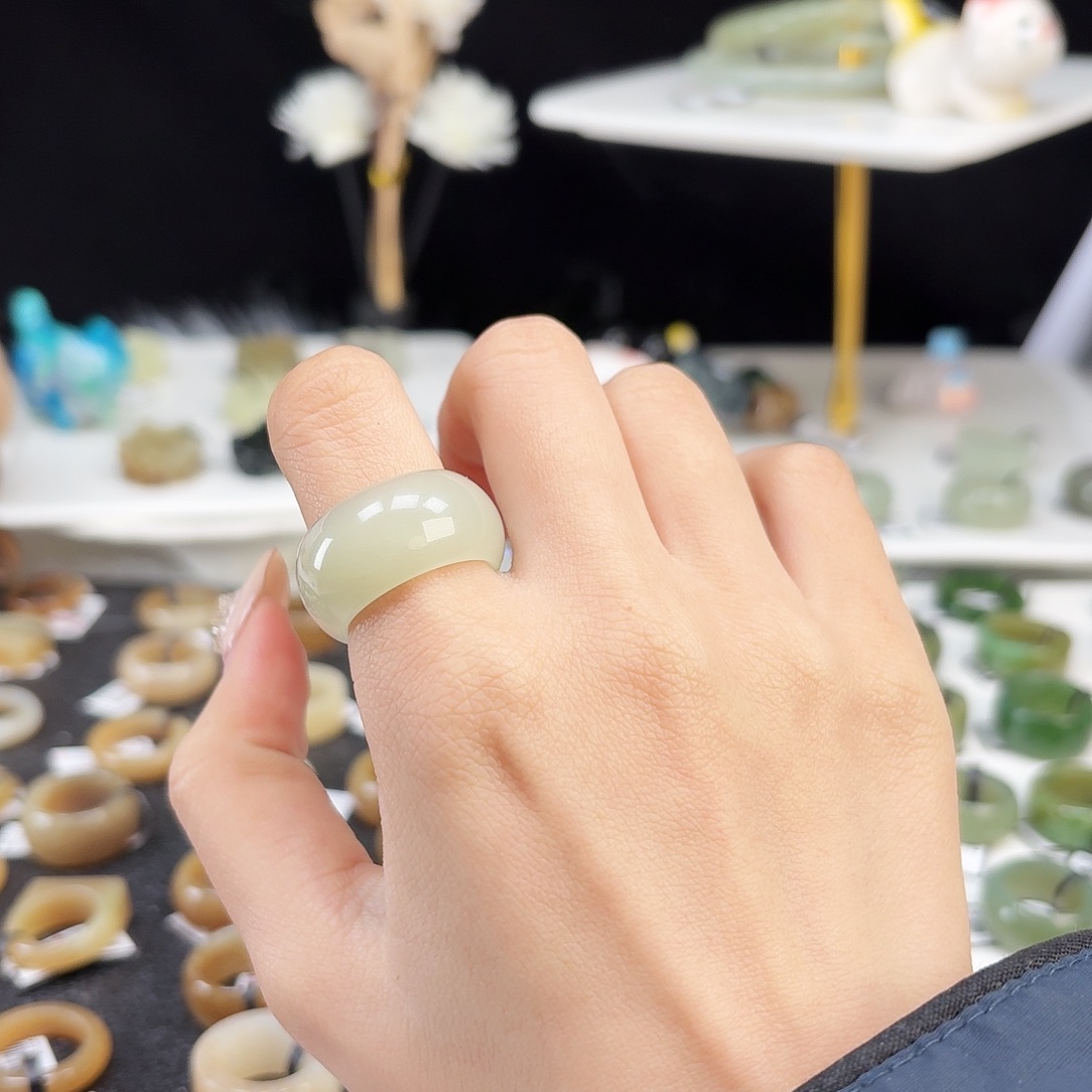 和田玉未镶嵌戒指P86冰晴水渐变墩墩17.9不退换