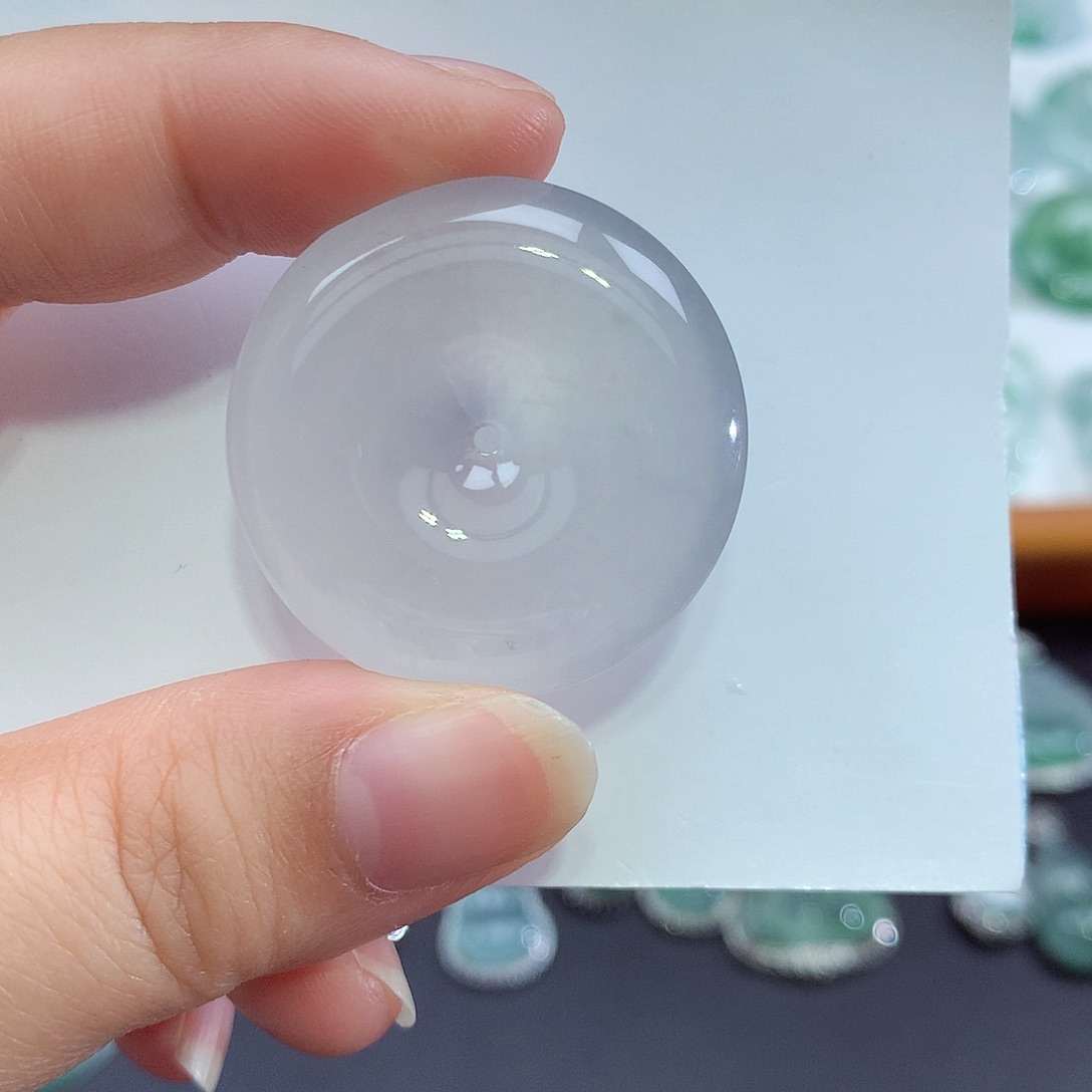 翡翠未镶嵌颈饰平安扣