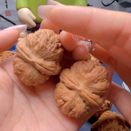 文玩核桃吊坠元宝