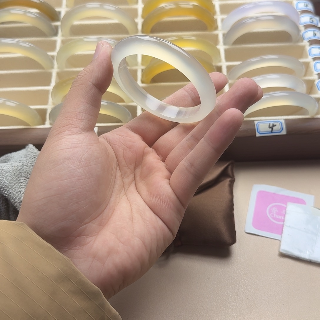 玛瑙/玉髓未镶嵌手镯56.8圈口