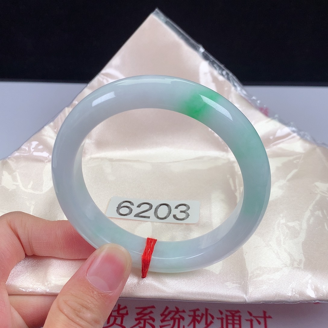 【闪购商品】翡翠手镯未镶嵌57圈口