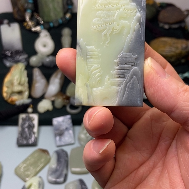 倾***听和田玉未镶嵌颈饰