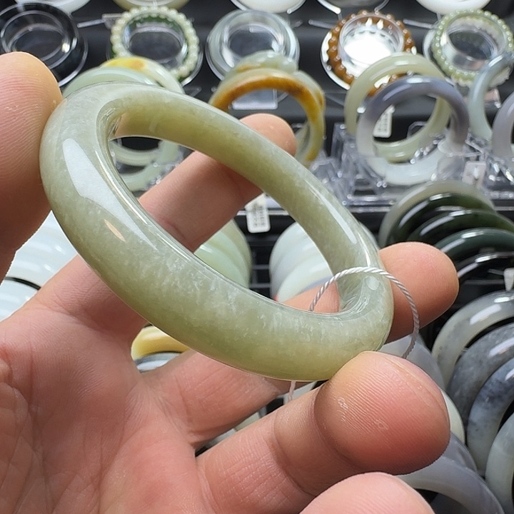 和田玉（青白玉）未镶嵌手镯