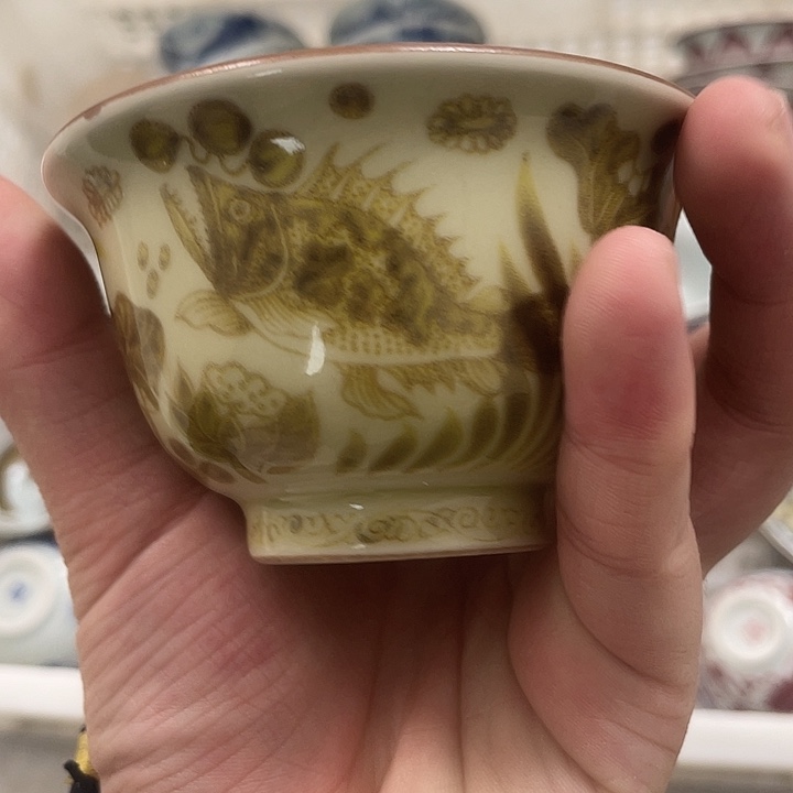 瓷片景德镇釉里金鱼藻纹小压手杯