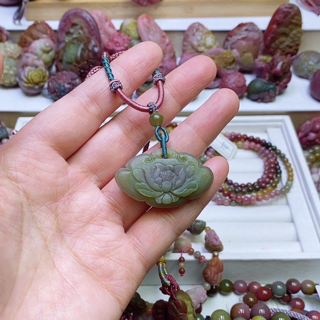 玛瑙/玉髓盐源玛瑙吊坠未镶嵌