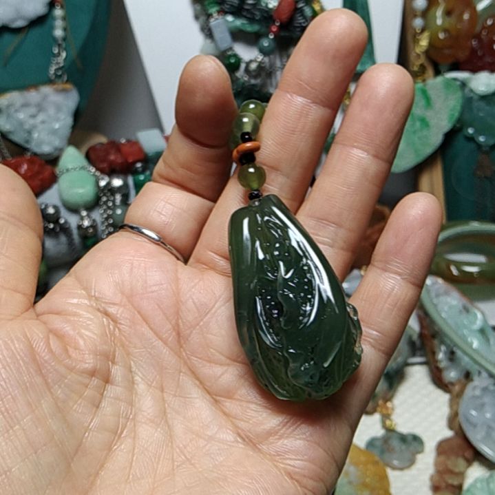 翡翠吊坠(赠链)未镶嵌