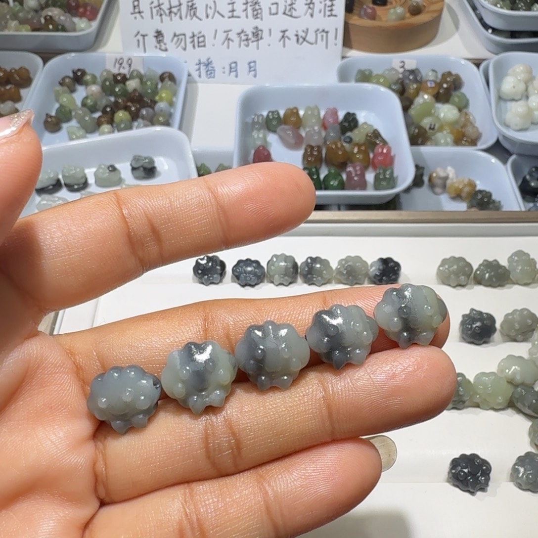 鼓***ᗢ和田玉未镶嵌珠宝奇石