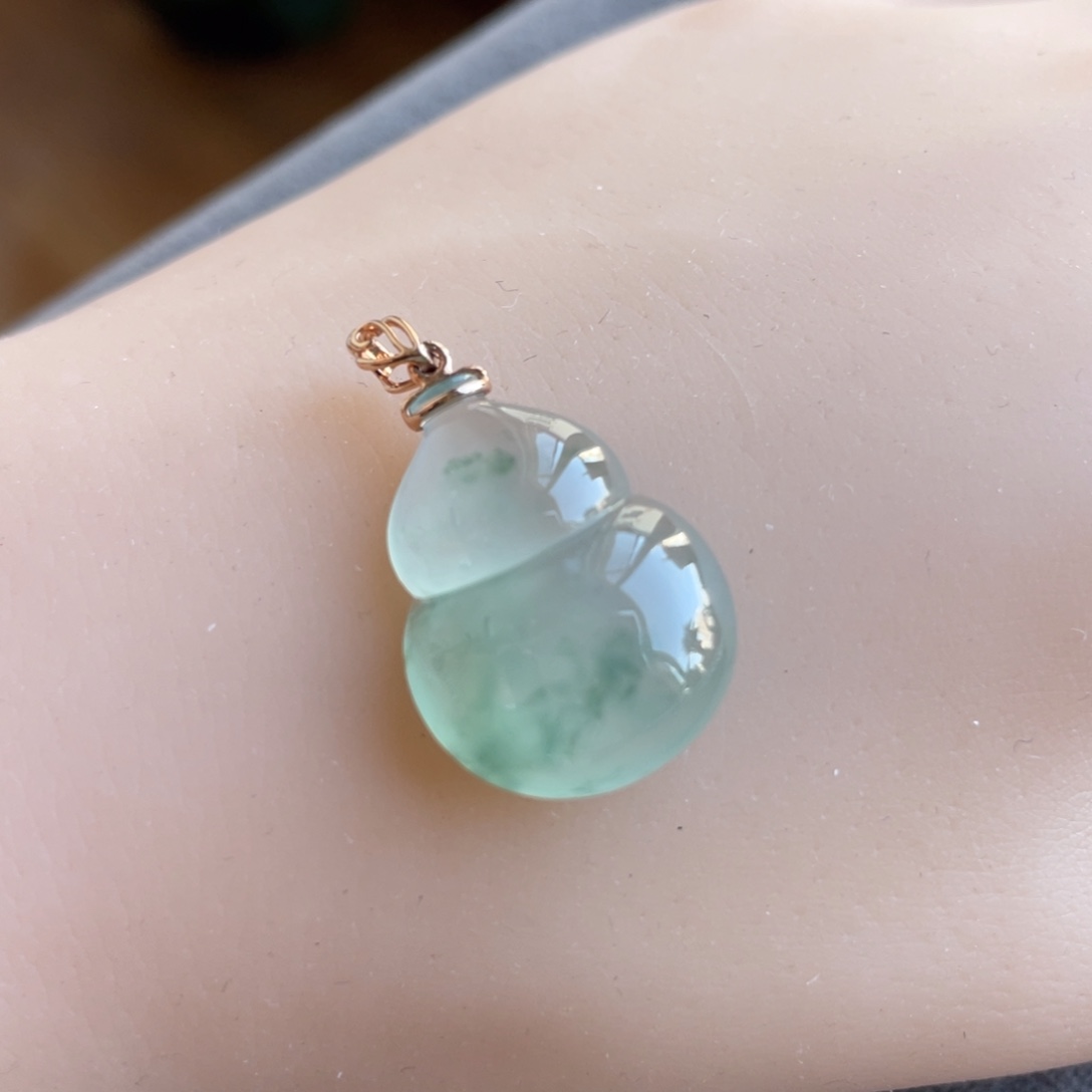 翡翠18K金镶嵌颈饰飘花