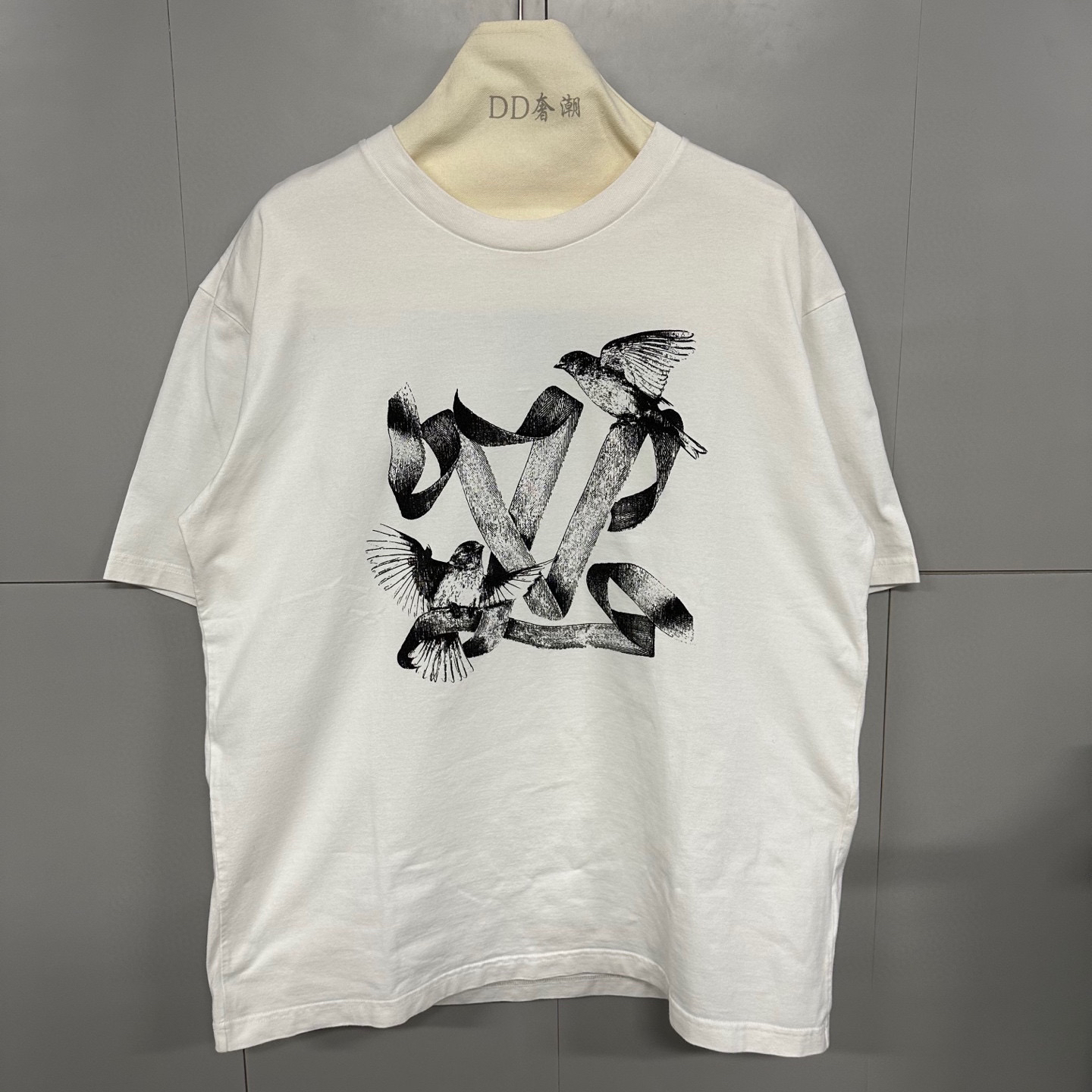 全新未使用 LV 喜鹊印花圆领短袖 4L码 J01470 