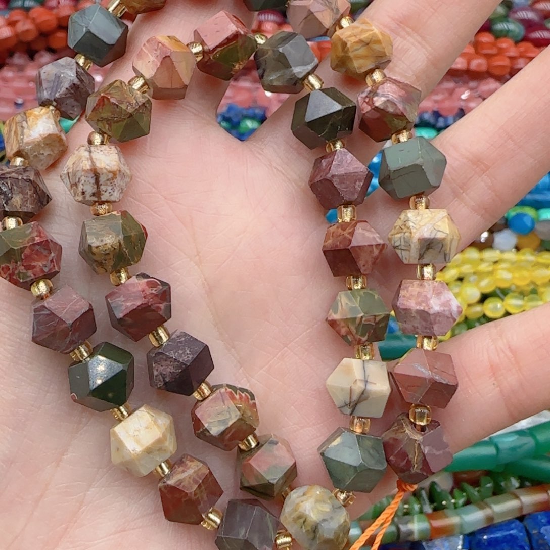 玛瑙/玉髓珠宝半成品未镶嵌毕加索切八角一条