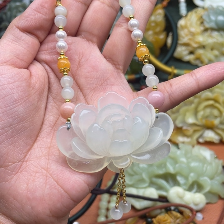 蛇纹石玉吊坠合金