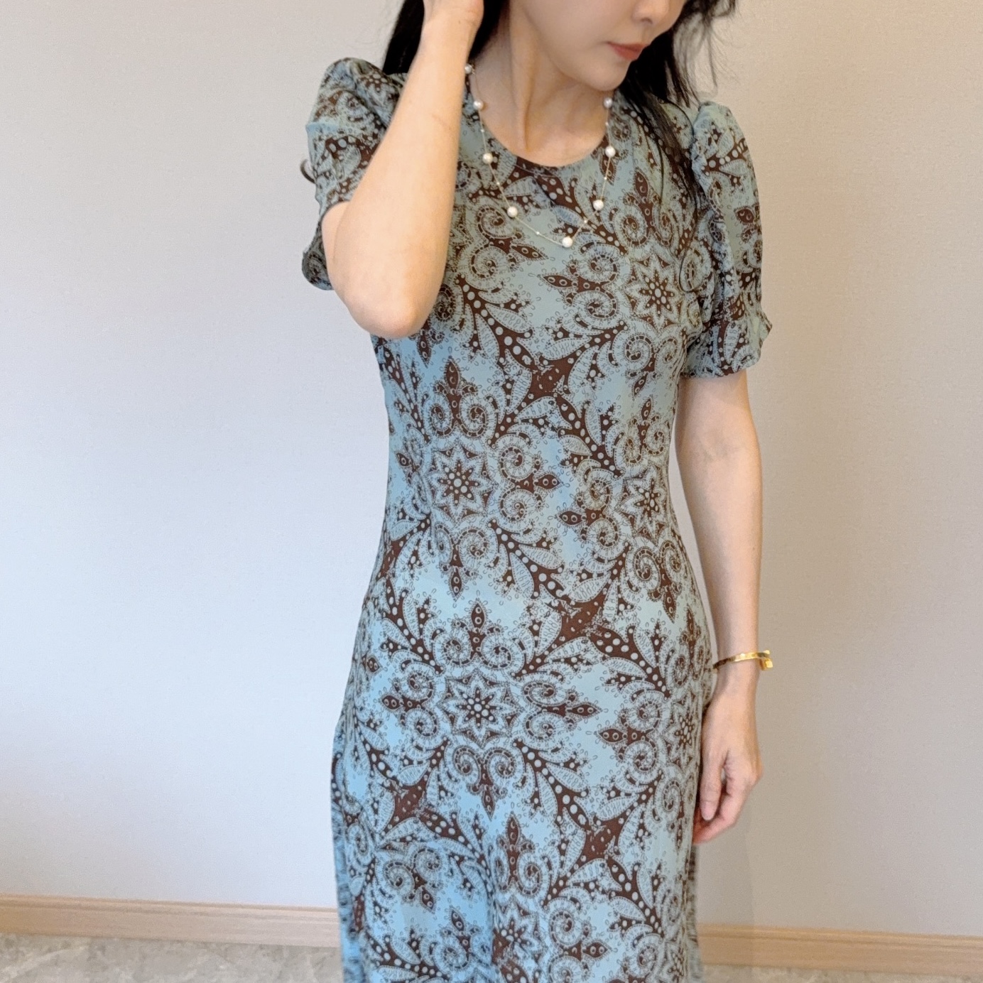 2025夏季新款圆领设计感法式短袖泡泡袖显瘦修身收腰连衣裙气质