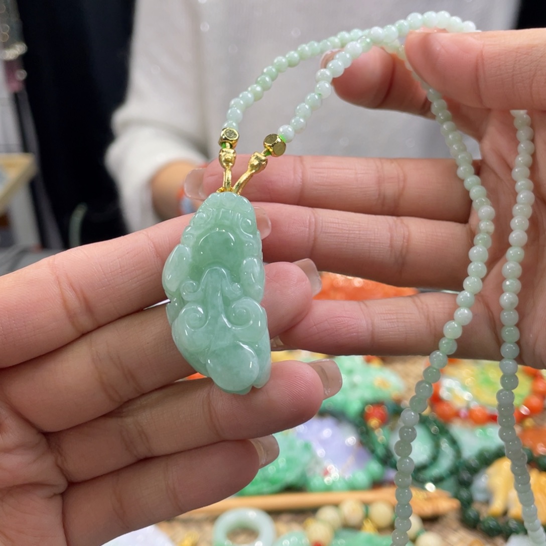 翡翠颈饰未镶嵌代编织