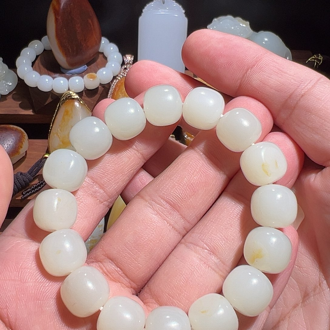 君***哥和田玉未镶嵌颈饰