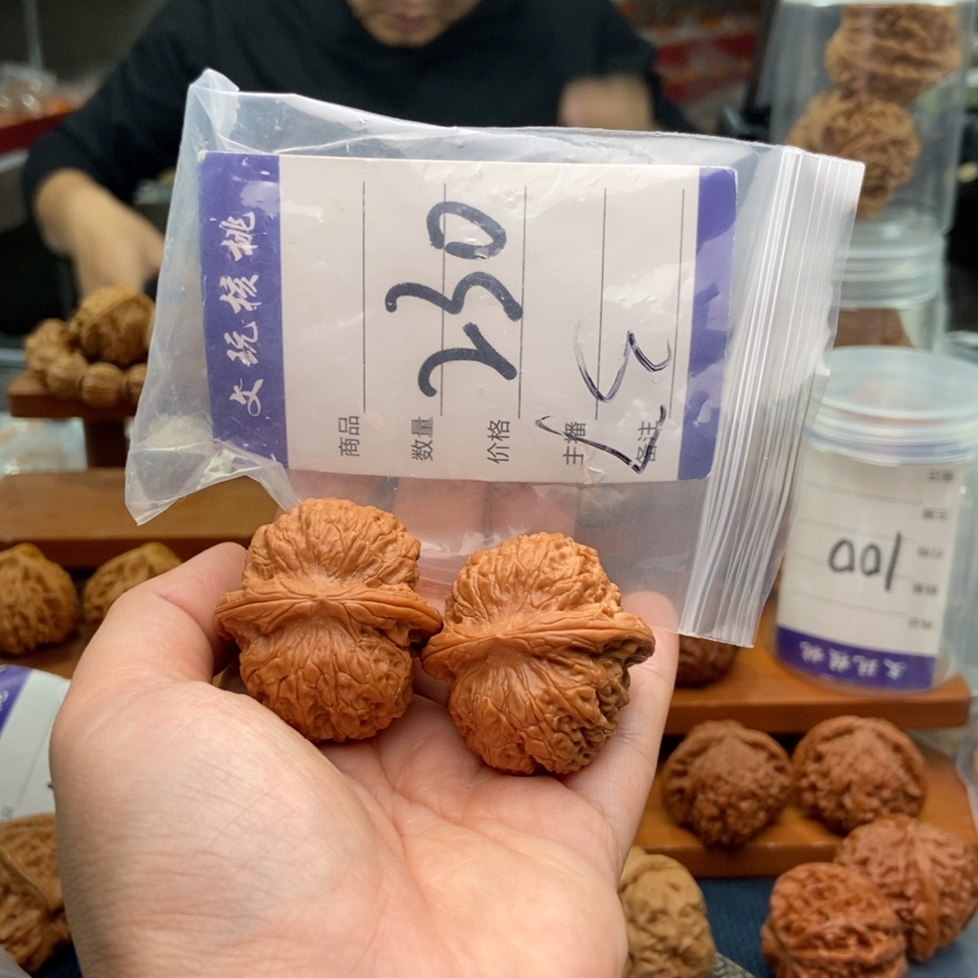 Y***Y文玩核桃把件37血麒麟