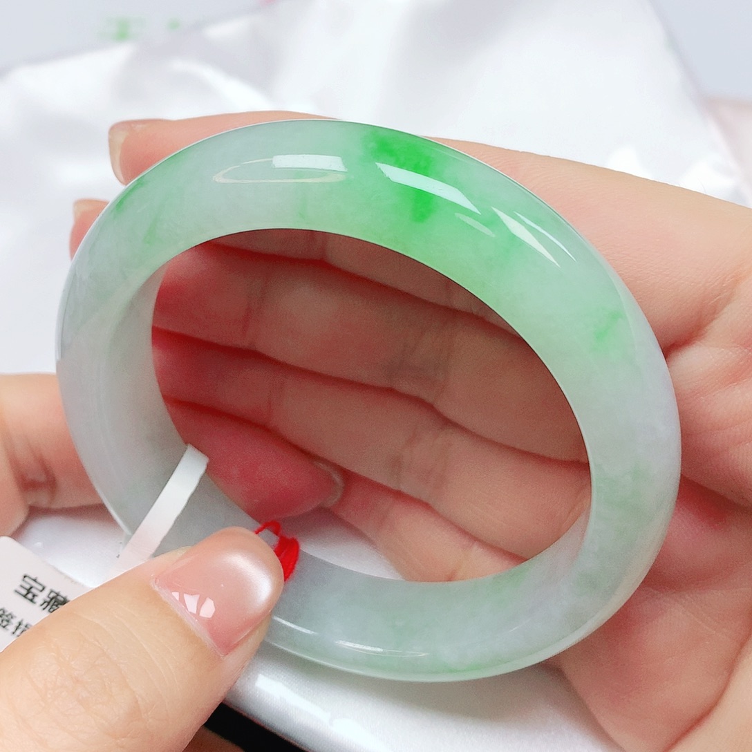 翡翠未镶嵌手镯抖音555