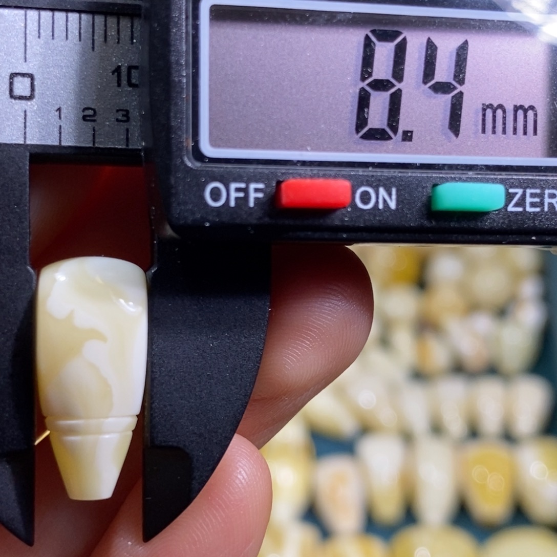 未镶嵌蜜蜡裸石配饰