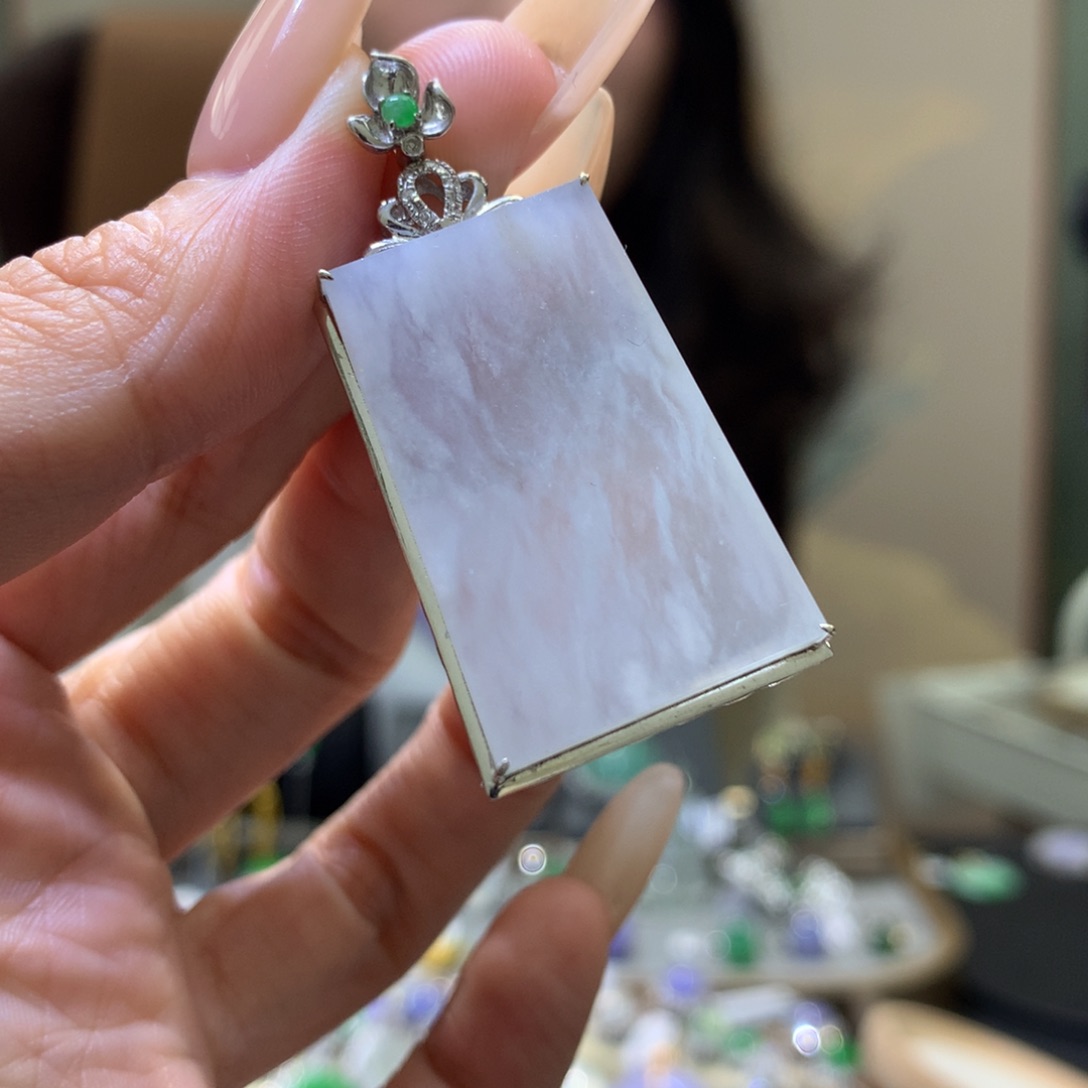 颈饰18K金镶嵌翡翠