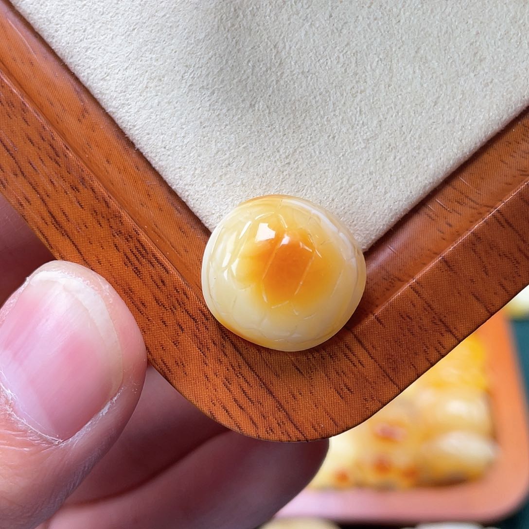 琥珀裸石未镶嵌蜜蜡