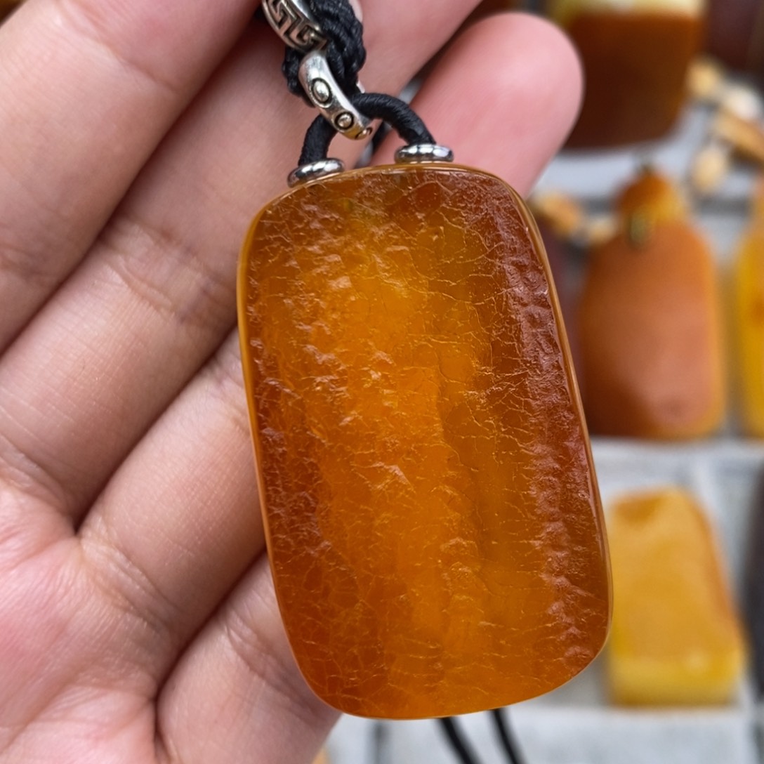 琥珀吊坠(赠链)未镶嵌