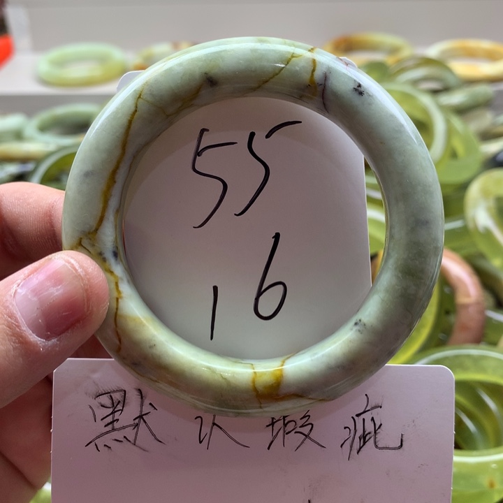 蛇纹石玉手镯未镶嵌