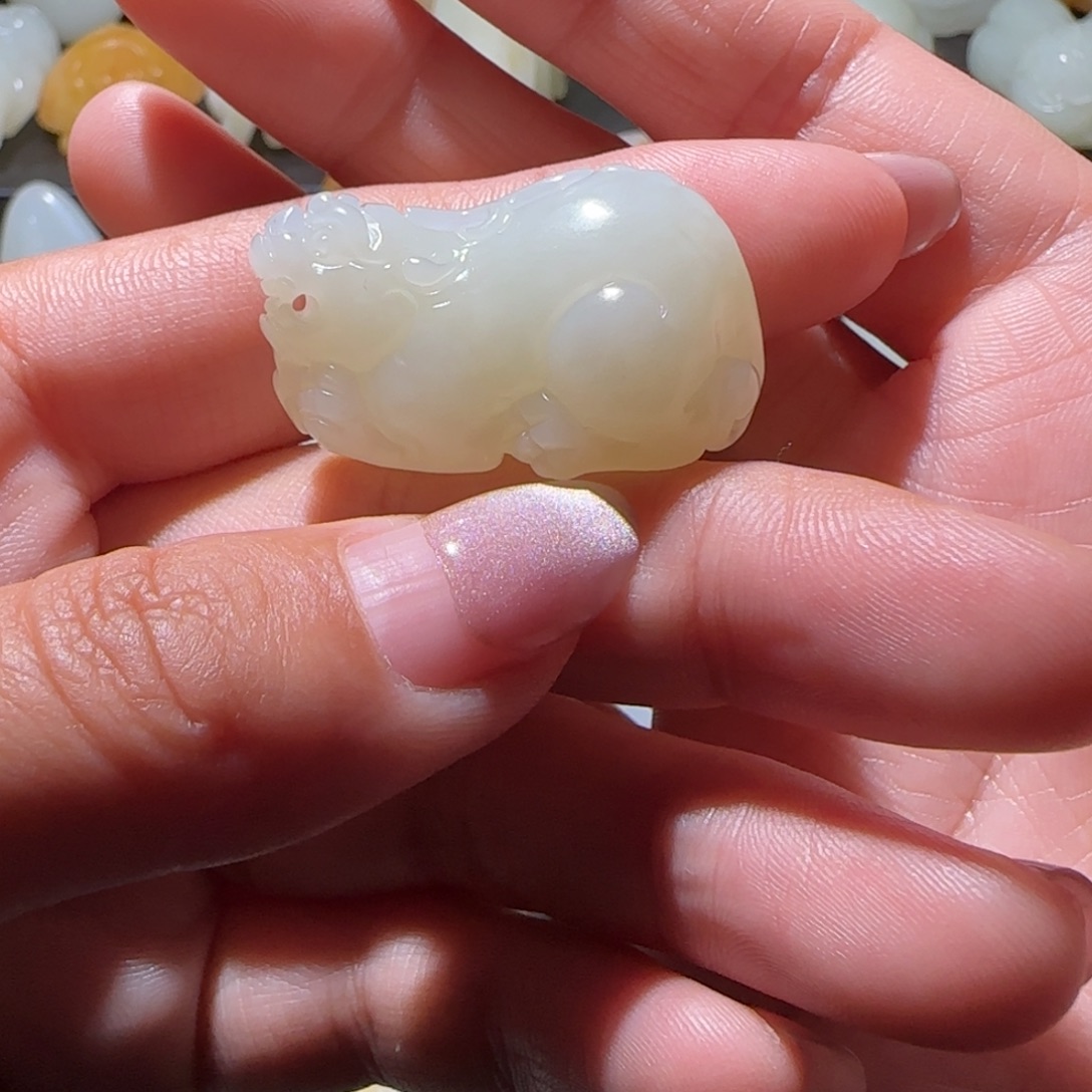 自***️和田玉未镶嵌颈饰