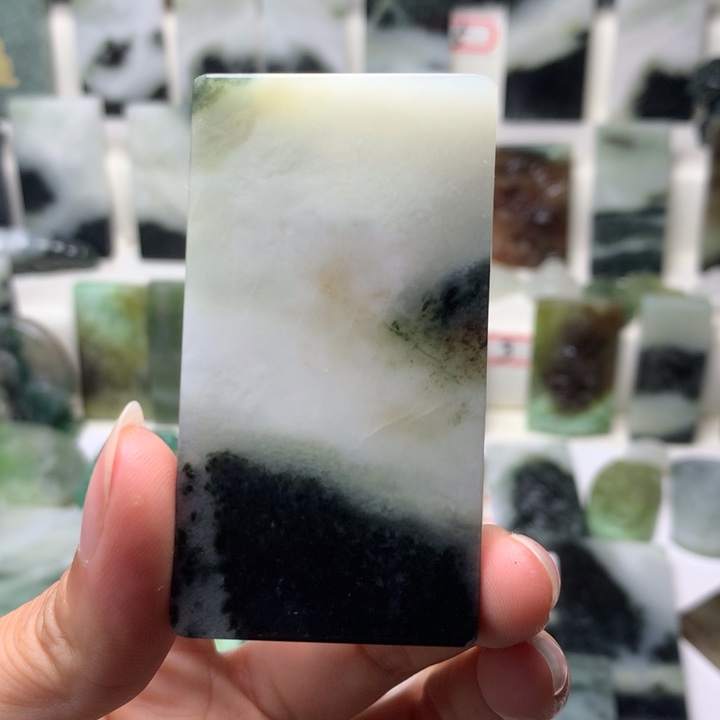 灵***玥独山玉未镶嵌颈饰有纹