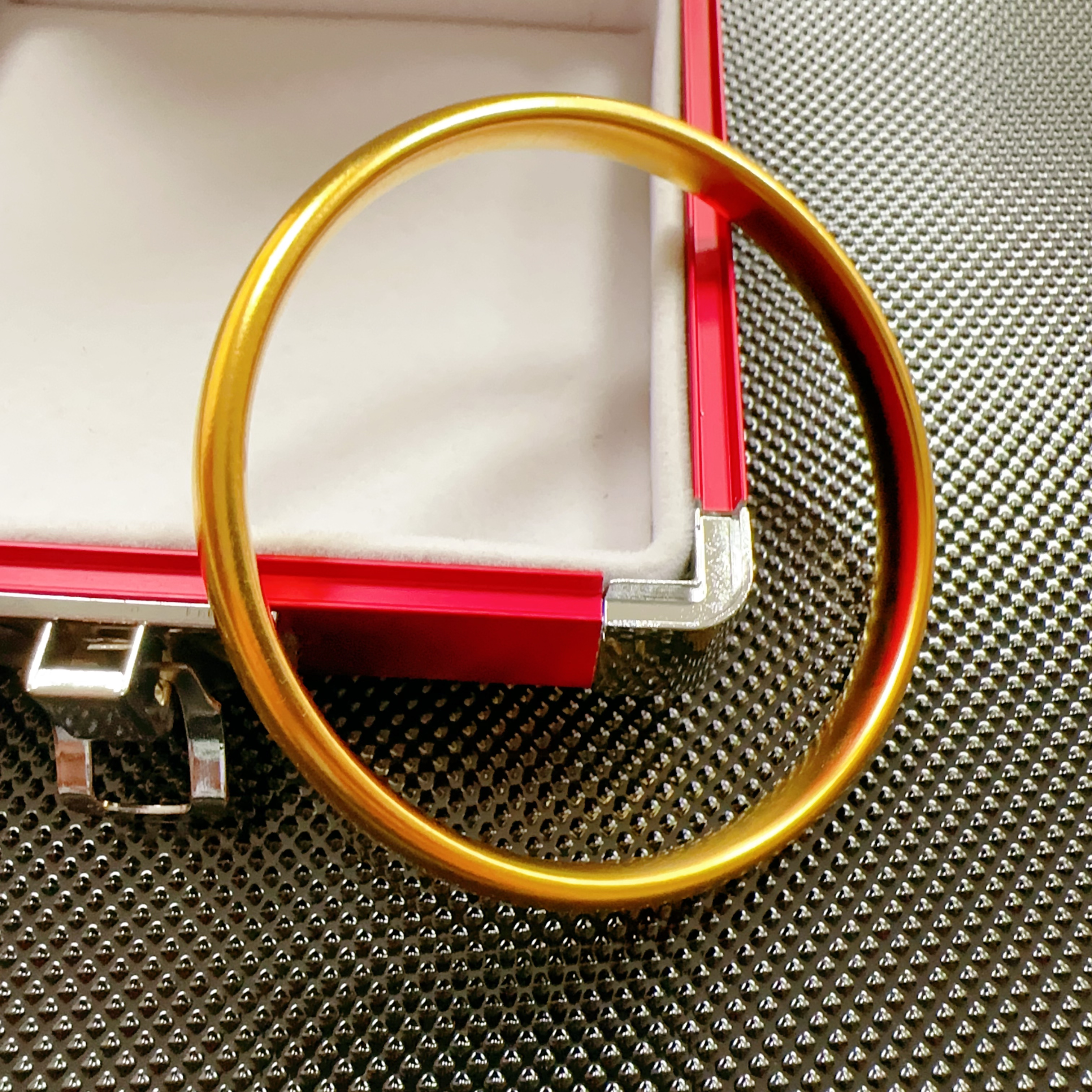 錾世金【 胡总专属】宽版泥鳅背古法传承闭口手镯