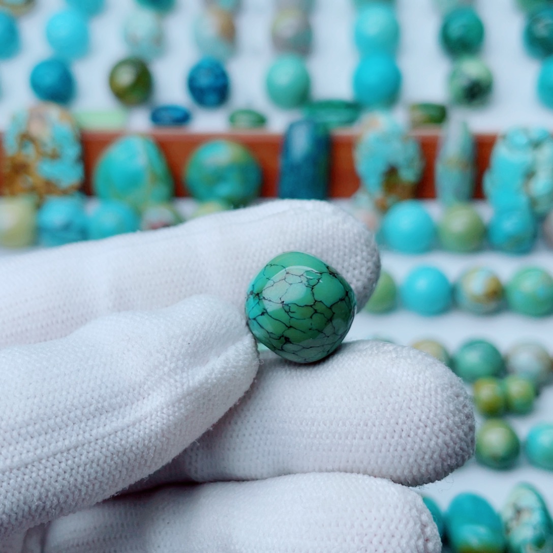 未镶嵌绿松石珠宝奇石